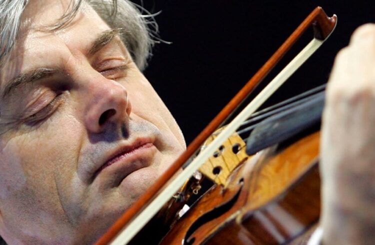 Musician Michael Bochmann playing violin
