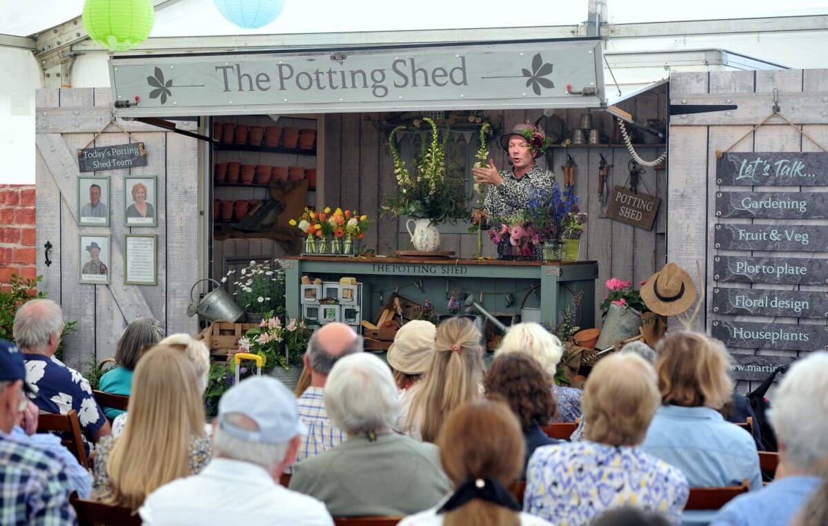 A portable gardening theatre 